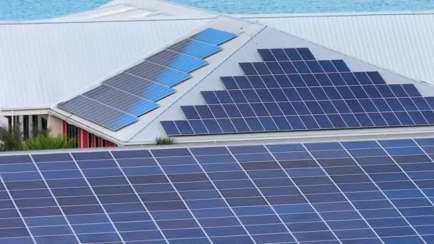 Photovoltaik Module Zur Erzeugung Sauberer Ökologischer Elektrischer Energie Bürogebäude Florida — Stockvideo
