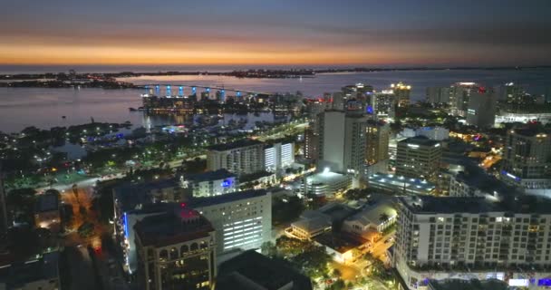 Sarasota Floride Centre Ville Nuit Avec Coûteux Bâtiments Riverains Grande — Video