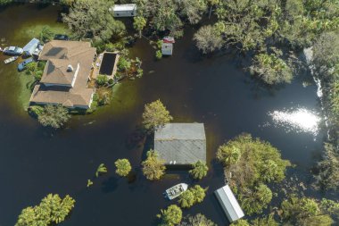 Florida yerleşim bölgesinde Ian kasırgası ile sel basmış evler. Doğal afetin sonuçları..