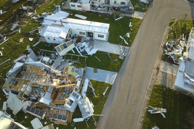 Florida 'daki seyyar evlerdeki Ian kasırgası yüzünden ağır hasar görmüş. Doğal afetin sonuçları..
