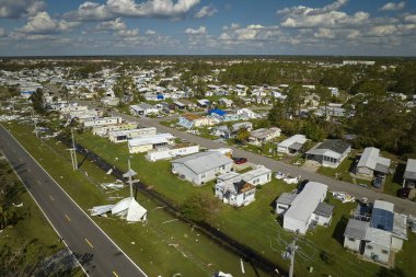 Florida 'daki seyyar evlerdeki Ian kasırgası yüzünden ağır hasar görmüş. Doğal afetin sonuçları..