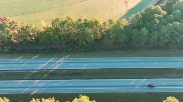 Aerial View Busy American Freeway Fast Moving Cars Trucks Interstate — Vídeo de stock