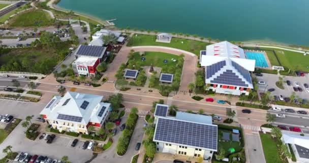 Solarmodule Auf Bürogebäuden Florida Zur Erzeugung Sauberer Ökologischer Elektrischer Energie — Stockvideo