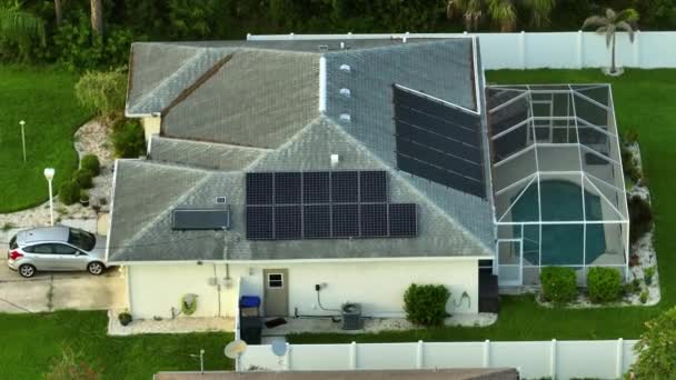 Standard American Residential House Rooftop Covered Solar Photovoltaic Panels Producing — Stockvideo