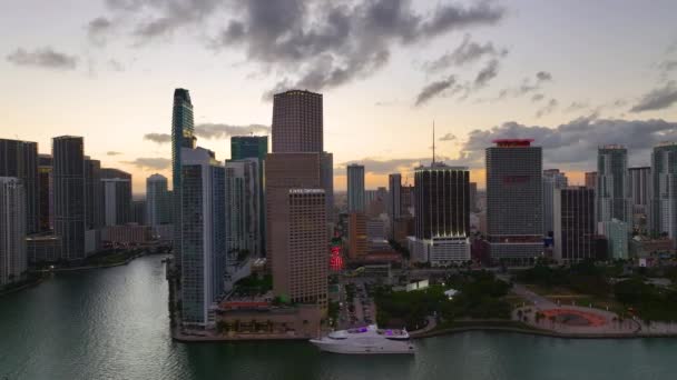 Edifícios Arranha Céus Distrito Central Miami Brickell Flórida Eua Pôr — Vídeo de Stock