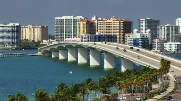 Miejski Cel Podróży Usa Miasto Sarasota Mostem Ringling Drogimi Wieżowcami — Wideo stockowe