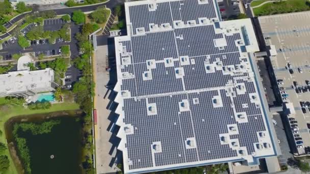 친환경 전기를 생산하기 쇼핑몰 옥상에 지판입니다 에너지를 생산하는 — 비디오