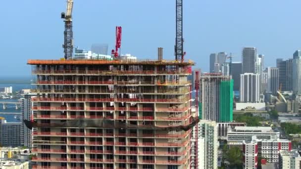 Развитие Недвижимости Городской Зоне Майами Подъемные Краны Стройплощадке Высотного Жилого — стоковое видео