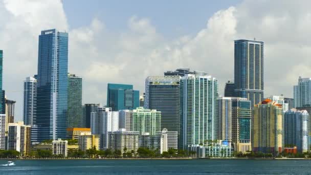 美国佛罗里达州迈阿密Brickell市区的城市景观 现代美国大都市的摩天大楼高耸的摩天大楼 — 图库视频影像