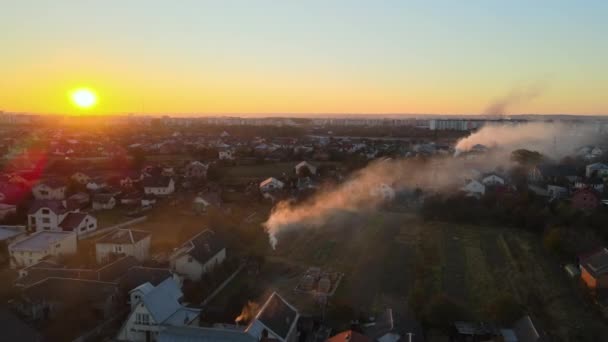 Luchtfoto Van Landbouwafval Vreugdevuren Van Droog Gras Stro Stoppels Branden — Stockvideo