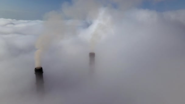 Elektrownia Węglowa Wysokie Rury Emitujące Czarny Trujący Dym Poruszający Się — Wideo stockowe