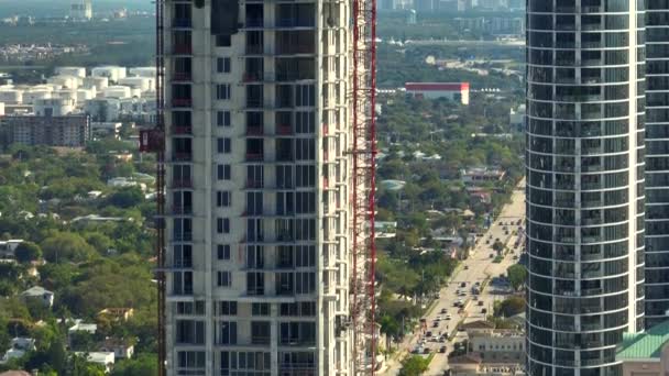 Menara Mengangkat Derek Perumahan Tinggi Bangunan Apartemen Lokasi Konstruksi Pengembangan — Stok Video