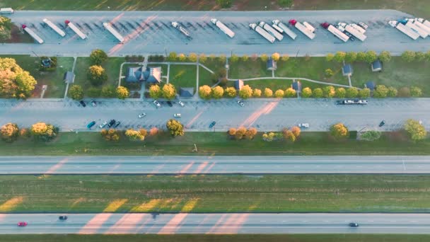 Vista Desde Arriba Gran Área Descanso Estacionamiento Para Automóviles Camiones — Vídeo de stock