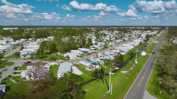 被飓风 摧毁佛罗里达州郊区的移动住宅住宅区 自然灾害的后果 — 图库视频影像