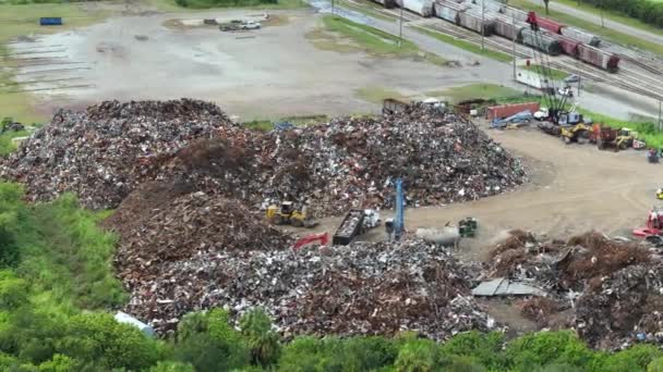 Manipulatory Dźwigów Podnoszące Unieszkodliwiające Odpady Metaliczne Złom Urządzenia Transportowe Składowisku — Wideo stockowe