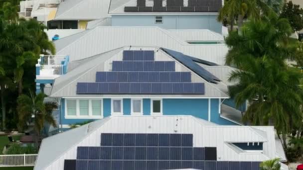 Paneles Solares Fotovoltaicos Instalados Parte Superior Las Casas Florida Para — Vídeo de stock