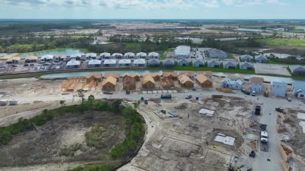 Vista Superior Casas Madera Construcción Nueva Zona Suburbana Desarrollo Desarrollo — Vídeo de stock