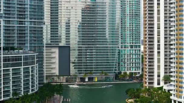 Miami City Downtown Luxury Yachts Miami River Concrete Glass Skyscraper — Stock Video