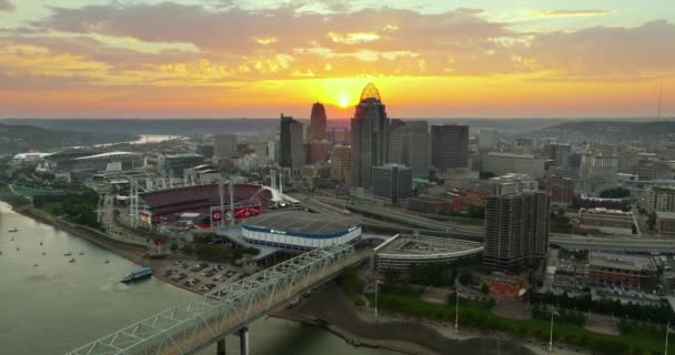 Вид Повітря Шосе Центрі Міста Цинциннаті Штат Огайо Заході Сонця — стокове відео
