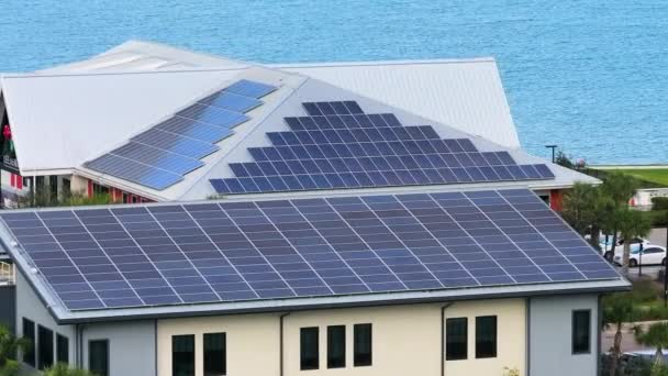 Edificio Autónomo Florida Con Techo Fotovoltaico Cubierto Con Paneles Solares — Vídeos de Stock