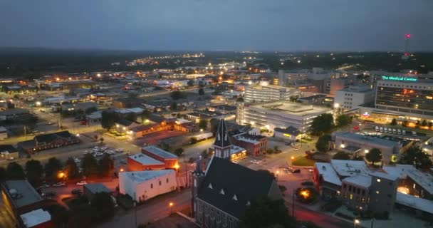 ジョージア州メイコンにある古い歴史的建築とパノラマの街並み 夜の南アメリカの建築 — ストック動画