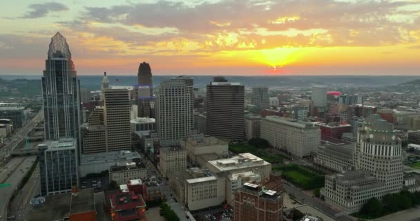 Ohio Abd Nin Cincinnati Şehrinin Şehir Merkezinin Akşam Manzarası Modern — Stok video