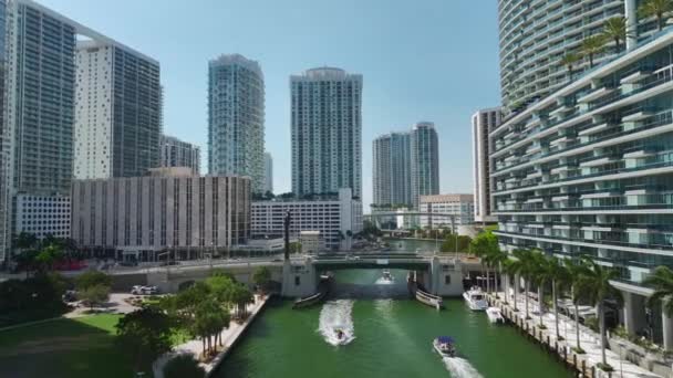 Downtown Distrito Miami Brickell Flórida Com Iates Luxo Rio Miami — Vídeo de Stock