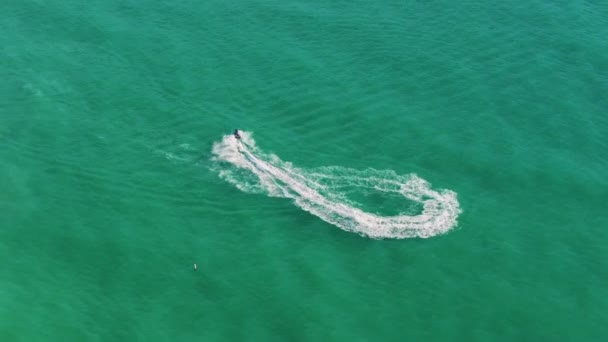 フロリダでスピードボートに乗っている人たち ウォーターズポート レクリエーション — ストック動画