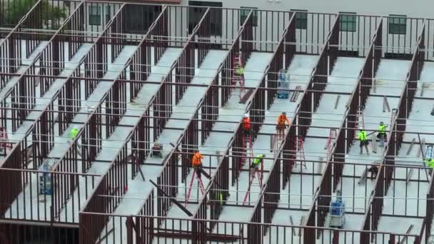 건축은 상업적인 건물의 작동합니다 흩어진 장비를 위치에 노동자 미국의 주거용 — 비디오