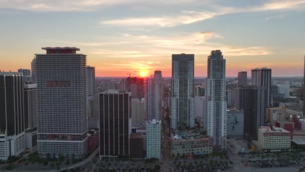 Abendliche Stadtlandschaft Der Innenstadt Von Miami Brickell Florida Usa Skyline — Stockvideo
