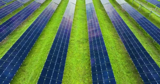Painéis Fotovoltaicos Solares Industriais Vista Aérea Uma Grande Central Eléctrica — Vídeo de Stock