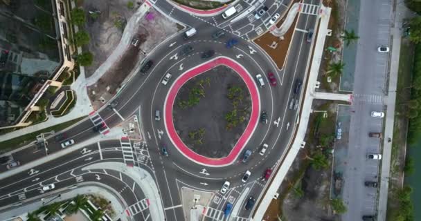 Roundabout Crossroads Sarasota Florida City Street Moving Traffic Cars Urban — Stock Video