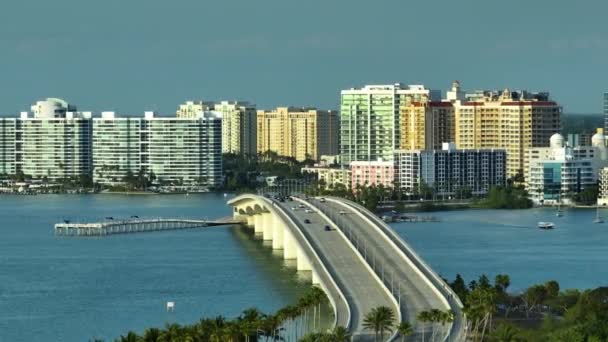 Sarasota City Downtown Mit Ringling Bridge Und Teuren Hochhäusern Wasser — Stockvideo