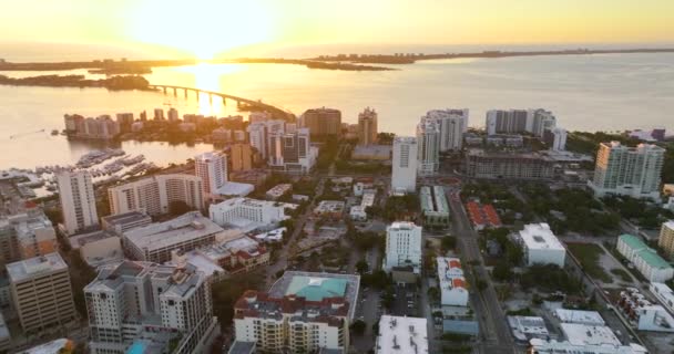 Sarasota Florida Arquitectura Ciudad Atardecer Edificios Oficinas Gran Altura Centro — Vídeos de Stock