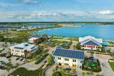 Florida 'nın otonom kasabası. Merkezde temiz ekolojik elektrik enerjisi üretmek için güneş panelleriyle kaplı fotovoltaik çatıları var..