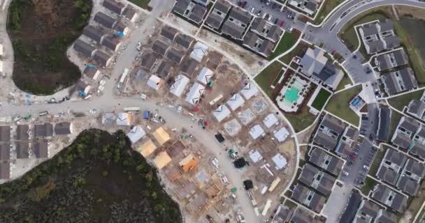 美国住宅的发展 建造中的便宜的美国新住房的木制框架 — 图库视频影像