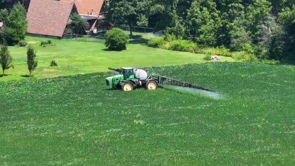 Traktor Trágyázás Termesztett Mezőgazdasági Területen Vidéki Amerikai Mezőgazdasági Földterület — Stock videók