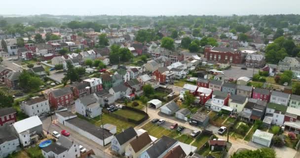 歴史的なアメリカの都市建築 ハッガースタウン メリーランド州ワシントン郡の旧市街 上からの通りや建物 — ストック動画