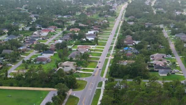 Venkovský Pouliční Provoz Auty Floridě Malé Město Americká Příměstská Krajina — Stock video