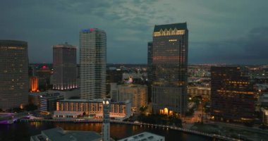 Tampa 'nın şehir merkezi bölgesi, Florida, ABD. Ticari finans bölgesiyle Amerikan megapolis.