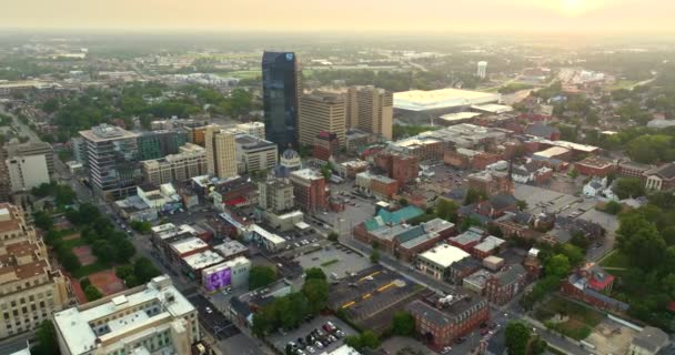 Innenstadt Von Lexington Kentucky Usa Mit Hohen Bürogebäuden Bei Sonnenuntergang — Stockvideo
