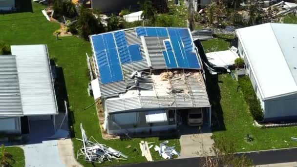 飓风伊恩吹袭佛罗里达州居民区后 移动房屋严重受损 自然灾害的后果 — 图库视频影像