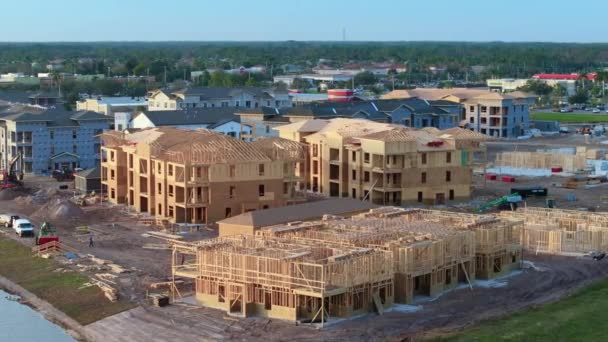 Desarrollo Viviendas Residenciales Suburbios Americanos Marcos Inacabados Apartamentos Con Vigas — Vídeo de stock