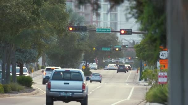 Światła Drogowe Regulujące Prowadzenie Samochodów Ulicy Miejskiej Tampa Florydzie — Wideo stockowe