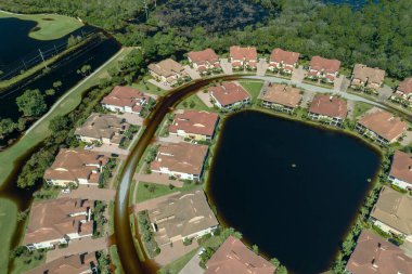 Doğal afet sonrası. Florida yerleşim bölgesinde Ian kasırgası ile sel basmış evler..