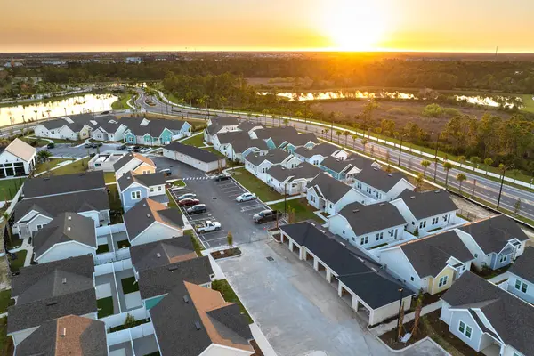 Bau Neu Entstehenden Vorortgebiet Entwicklung Von Wohnhäusern Amerikanischen Vororten Immobilienmarkt Stockfoto