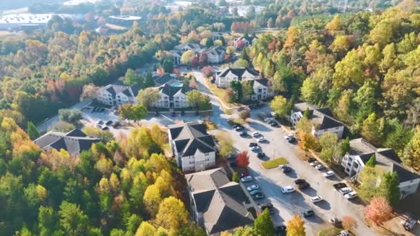 Apartamento Condomínios Residenciais Entre Árvores Queda Amarelas Área Suburbana Carolina — Vídeo de Stock