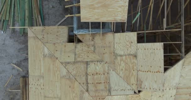 Mieszkalny Prywatny Dom Drewnianą Konstrukcją Dachową Budowie Florydzie Spokojnej Okolicy — Wideo stockowe