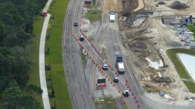 Amerikan otoyolu yapım aşamasında. Trafik altyapısının gelişimi. Devlet ulaşım kavramı.