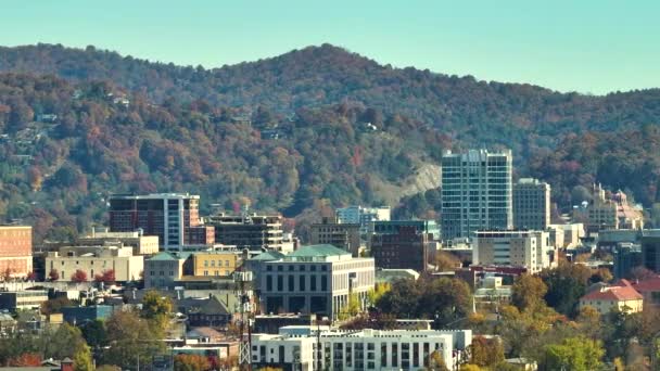 Asheville Stad North Carolina Med Höga Byggnader Och Berg Kullar — Stockvideo